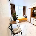 Апартаменти Osapart In A Complex Semycvit 4 *