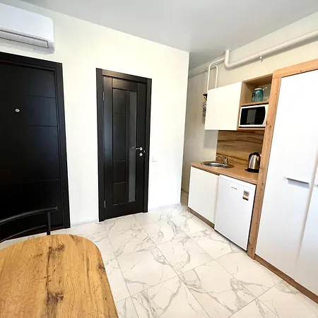 Апартаменти Osapart In A Complex Semycvit 4 *
